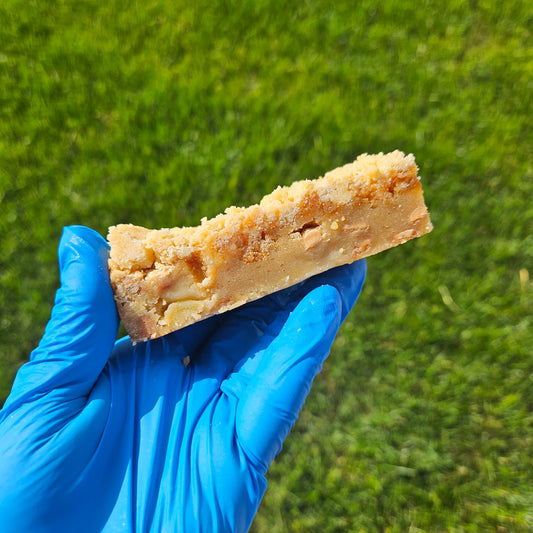 Caramel Apple Crumble Blondie